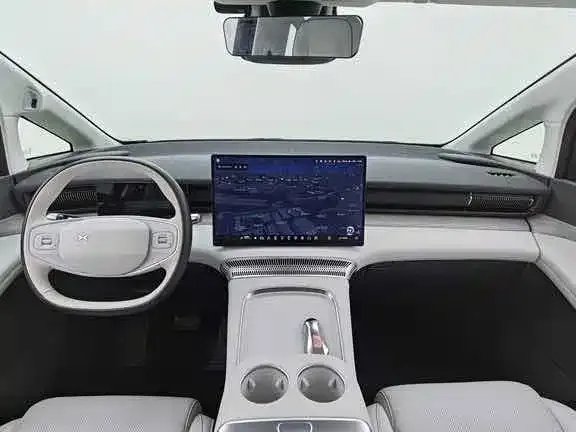 Xpeng X9 — Фото автомобиля 5