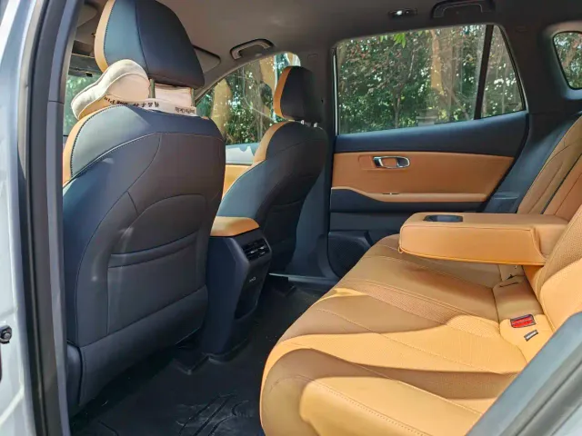 Geely Galaxy Starship 7 EM-i — Фото автомобиля 9