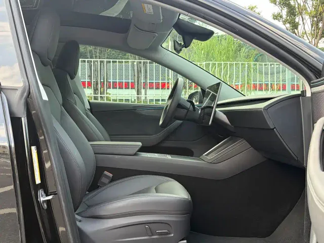 Tesla Model Y — Фото автомобиля 19