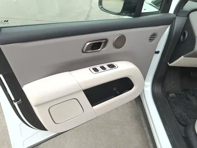 Li Auto i6 — Фото автомобиля 7