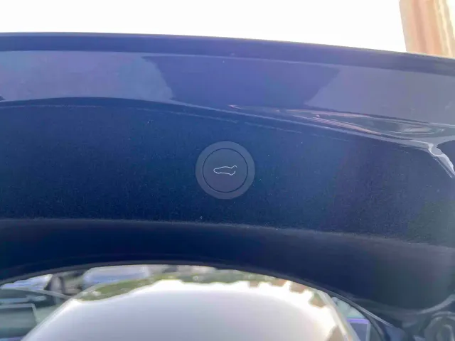 Tesla Model 3 — Фото автомобиля 17