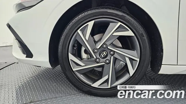 Hyundai AVANTE Новый Avante (CN7) — Фото автомобиля 3