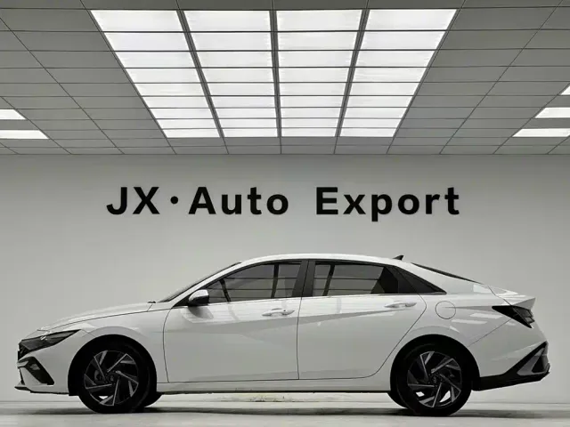 Hyundai Elantra — Фото автомобиля 9