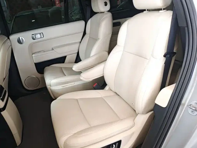 Li Auto L9 — Фото автомобиля 16
