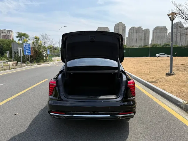 Hongqi H5 — Фото автомобиля 12