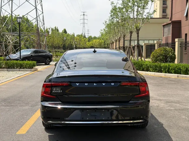 Volvo S90 — Фото автомобиля 8