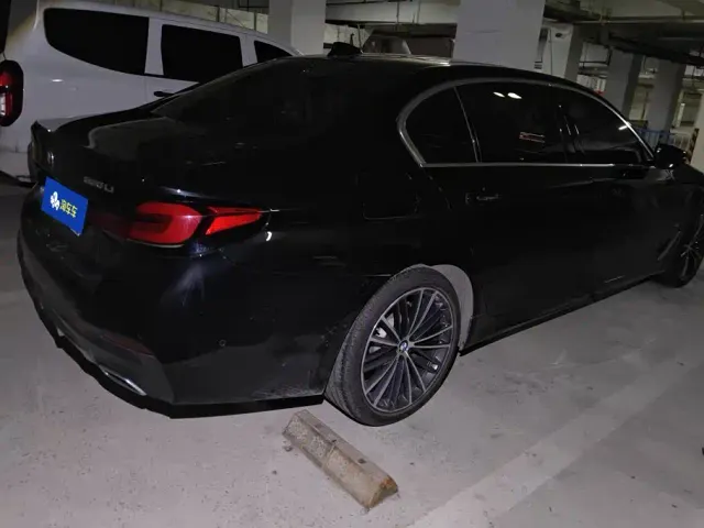 BMW 5 Series — Фото автомобиля 3