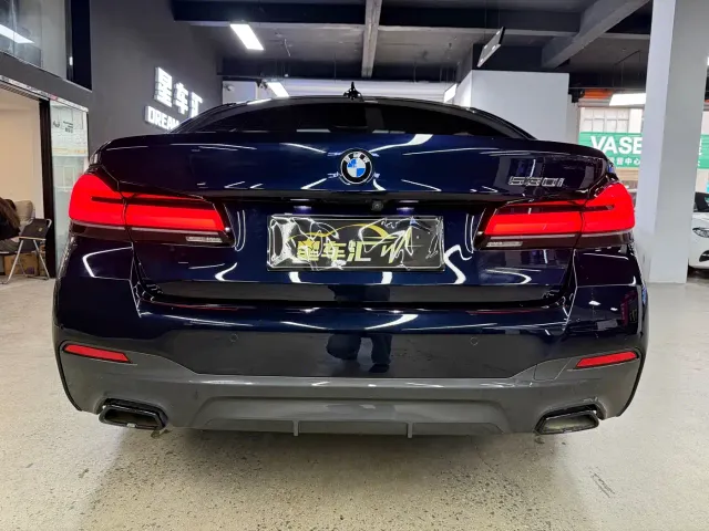 BMW 5 Series — Фото автомобиля 12