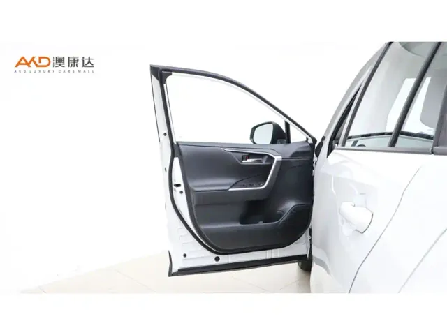 Toyota RAV4 — Фото автомобиля 10