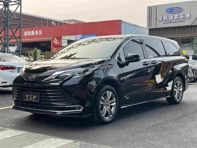 Фотография автомобиля — Toyota Sienna