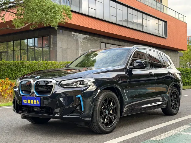Фотография автомобиля — BMW iX3