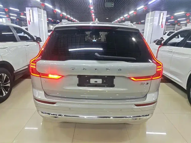 Volvo XC60 — Фото автомобиля 5