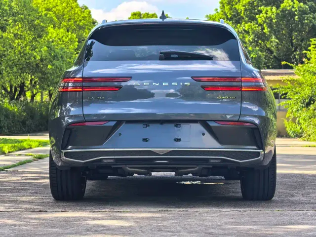 Genesis GV70 — Фото автомобиля 8