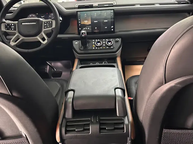 Land Rover Defender — Фото автомобиля 16