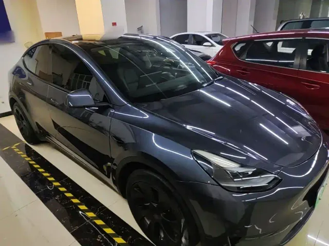 Tesla Model Y — Фото автомобиля 3