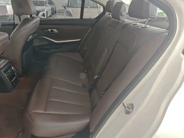 BMW 3 Series — Фото автомобиля 12