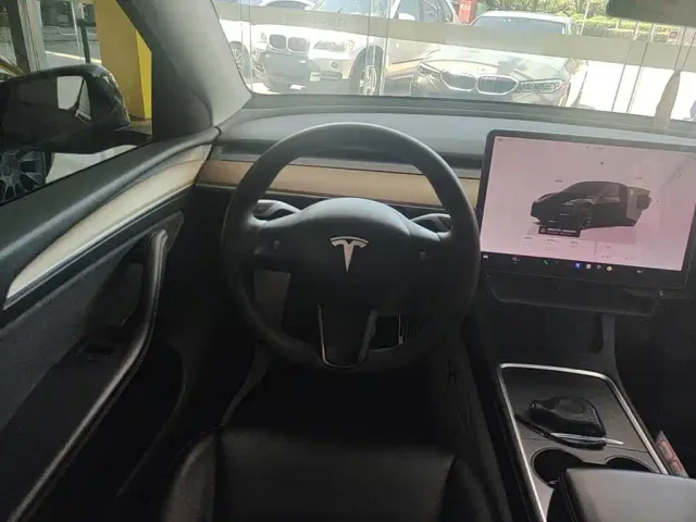 Tesla Model Y — Фото автомобиля 6