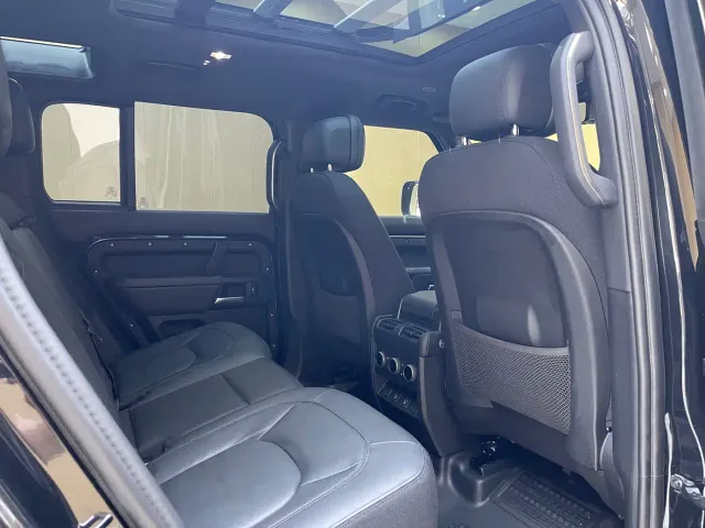 Land Rover Defender — Фото автомобиля 14