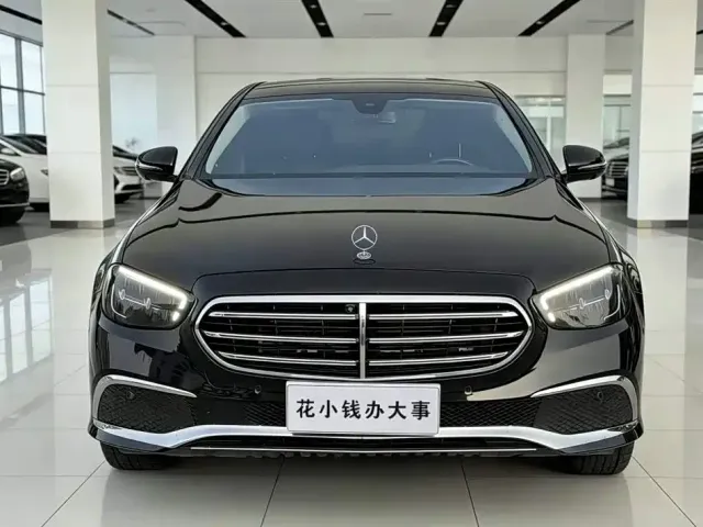 Mercedes-Benz E-Class — Фото автомобиля 2