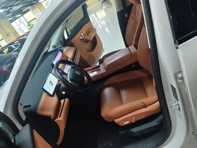 Leapmotor C10 — Фото автомобиля 14