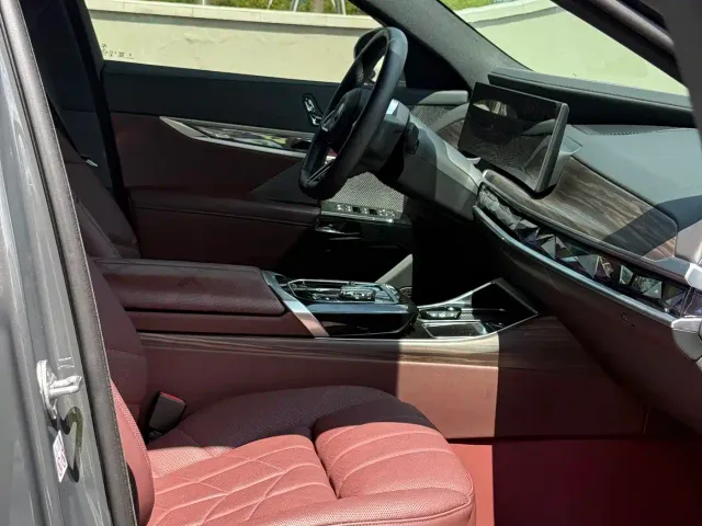 BMW i7 — Фото автомобиля 18