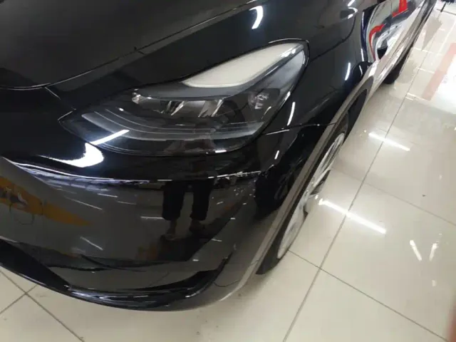 Tesla Model Y — Фото автомобиля 23