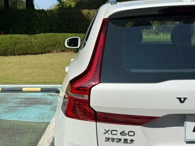 Volvo XC60 — Фото автомобиля 6