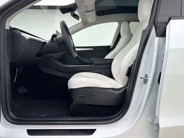 Tesla Model Y — Фото автомобиля 4