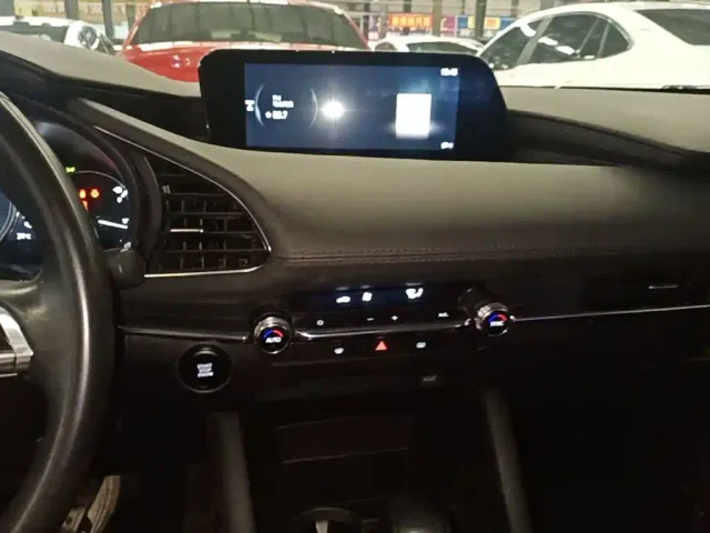 Mazda Axela — Фото автомобиля 12