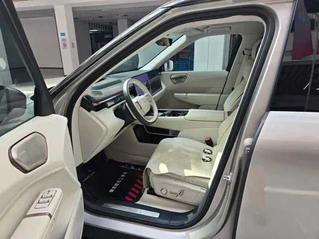 Lynk & Co 900 — Фото автомобиля 4