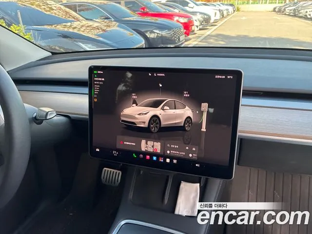 Tesla Model Y — Фото автомобиля 8