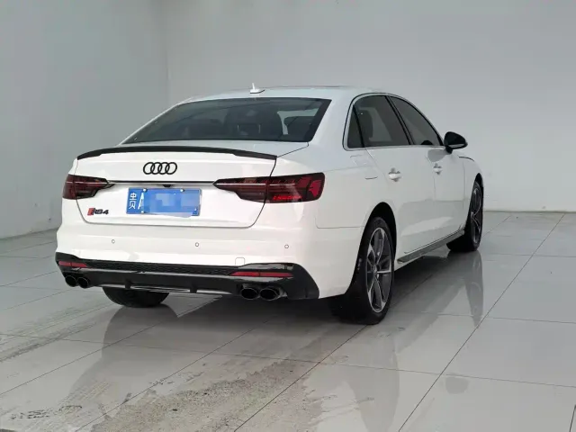Audi A4L — Фото автомобиля 13