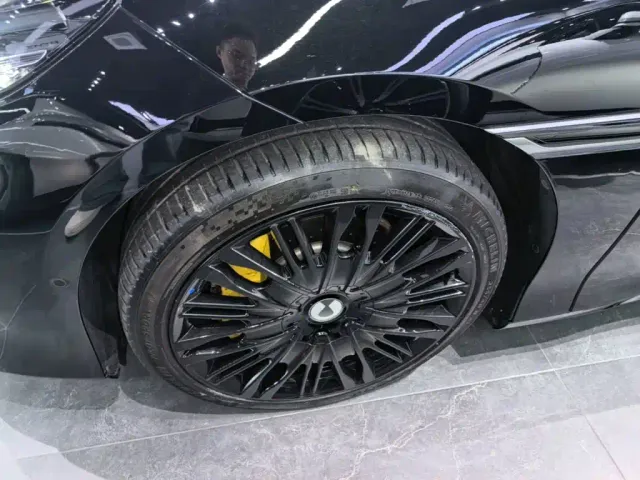 Denza Z9GT — Фото автомобиля 22