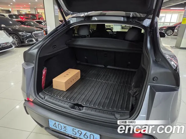 Tesla Model Y — Фото автомобиля 5