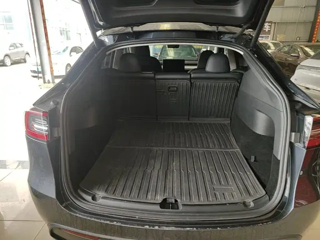 Tesla Model Y — Фото автомобиля 18