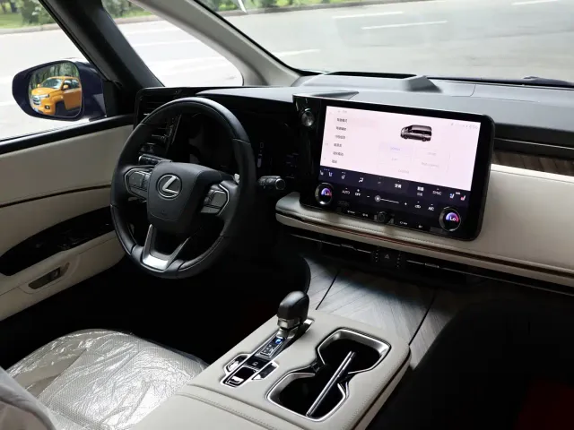 Lexus LM — Фото автомобиля 19
