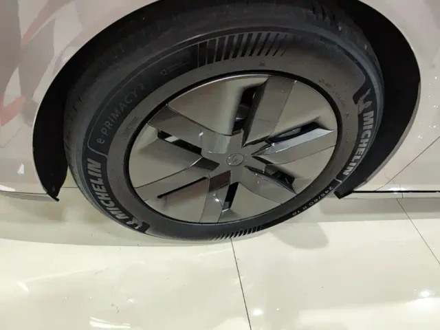 Li Auto MEGA — Фото автомобиля 22