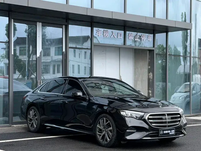 Mercedes-Benz E-Class — Фото автомобиля 3