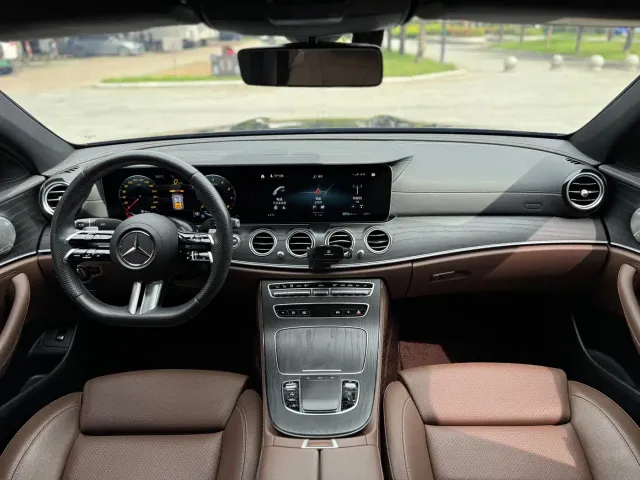 Mercedes-Benz E-Class — Фото автомобиля 12