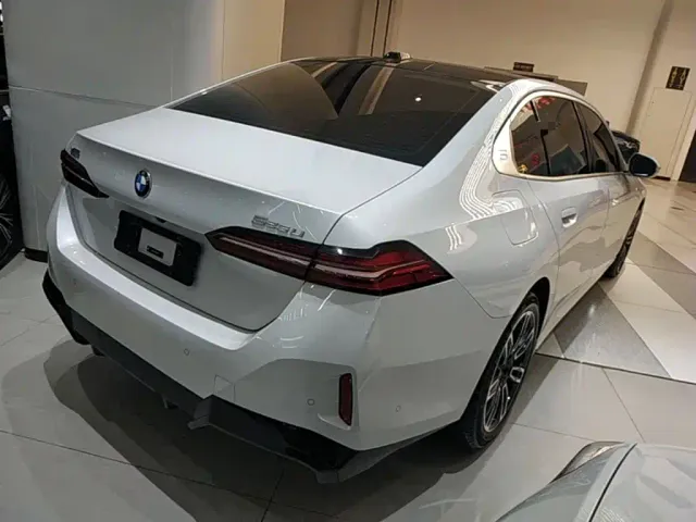 BMW 5 Series — Фото автомобиля 6