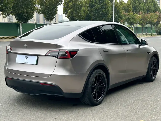 Tesla Model Y — Фото автомобиля 15