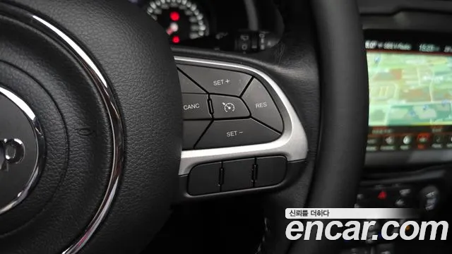 Jeep Renegade — Фото автомобиля 13
