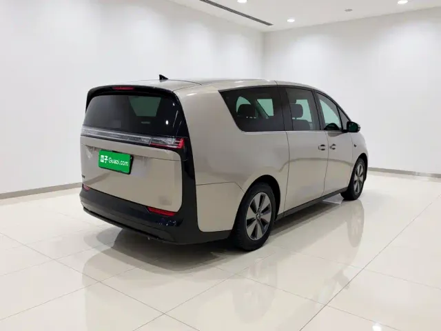 Li Auto Li Auto MEGA 2024 Ultra — Фото автомобиля 6