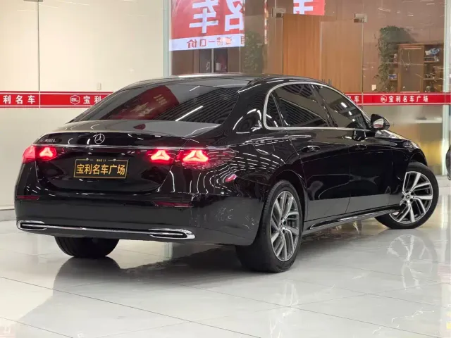 Mercedes-Benz E-Class — Фото автомобиля 14