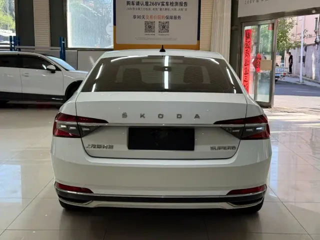 Skoda Superb — Фото автомобиля 5