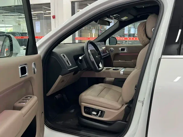 Li Auto L8 — Фото автомобиля 4