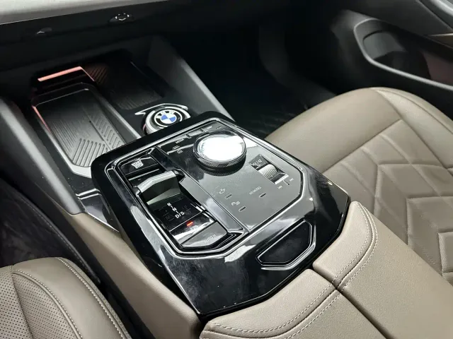 BMW 5 Series — Фото автомобиля 17