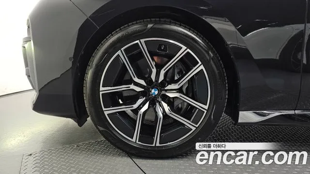BMW 7-Series 7 серия (G70) 740i xDrive M Sport — Фото автомобиля 5