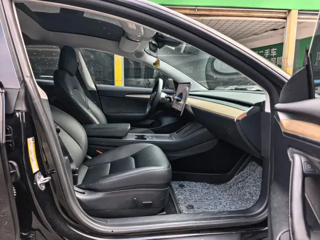 Tesla Model 3 — Фото автомобиля 9