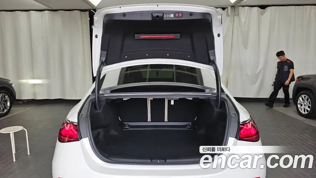 Mercedes-Benz E-Class — Фото автомобиля 20